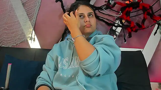 Snapshot of AbbyTaylorr chatting on 10.30.25 AbbyTaylorr online show from 10.30.25