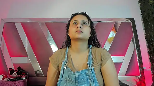 Snapshot of AbbyTaylorr chatting on 11.12.25 AbbyTaylorr online show from 11.12.25