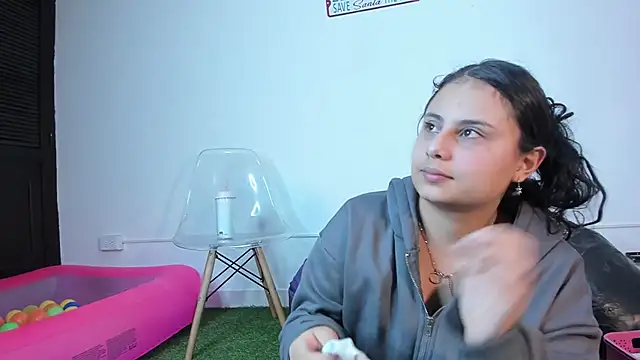 Snapshot of AbbyTaylorr chatting on 11.25.25 AbbyTaylorr online show from 11.25.25