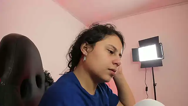 Snapshot of AbbyTaylorr chatting on 11.28.25 AbbyTaylorr online show from 11.28.25