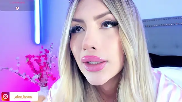 Snapshot of ale_lovee chatting on 10.17.25 ale lovee online show from 10.17.25