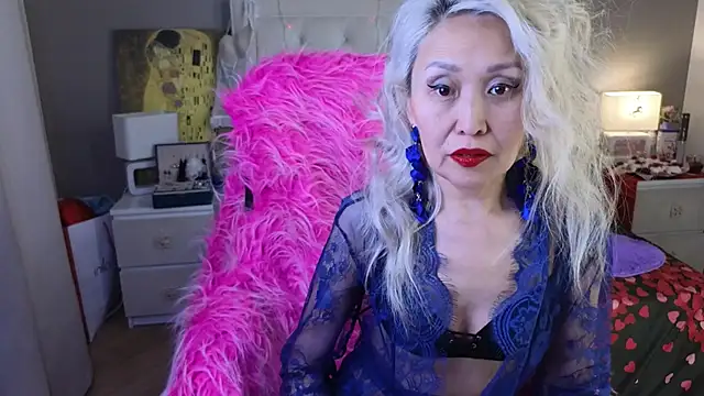 Snapshot of RoxalanaStar chatting on 02.18.26 RoxalanaStar online show from 02.18.26