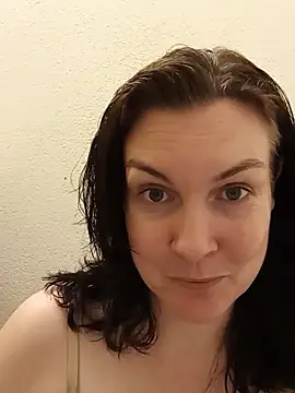 Snapshot of DesreRose chatting on 06.04.26 DesreRose online show from 06.04.26