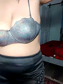 Snapshot of HotSpicyGujju chatting on 02.22.25 HotSpicyGujju online show from 02.22.25