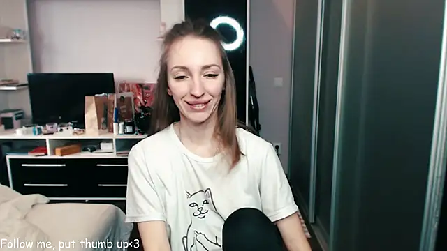 Snapshot of Natalimeowks chatting on 02.16.25 Natalimeowks online show from 02.16.25