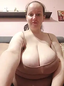 Snapshot of BustyLadyAlma chatting on 07.17.26 BustyLadyAlma online show from 07.17.26