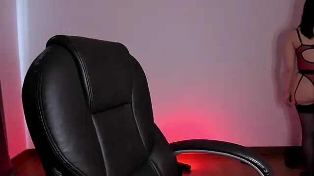 HazelKush online show from 10.02.25