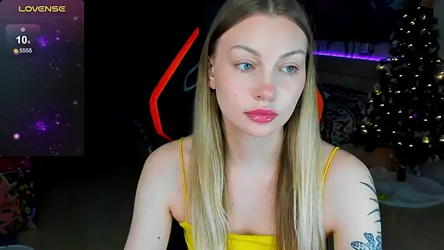 Snapshot of BiMolly chatting on 01.09.26 BiMolly online show from 01.09.26