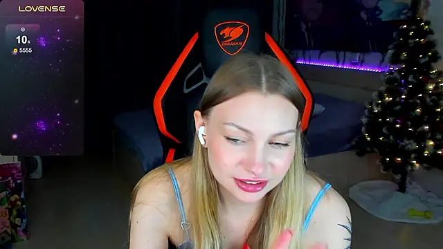 Snapshot of BiMolly chatting on 02.11.26 BiMolly online show from 02.11.26