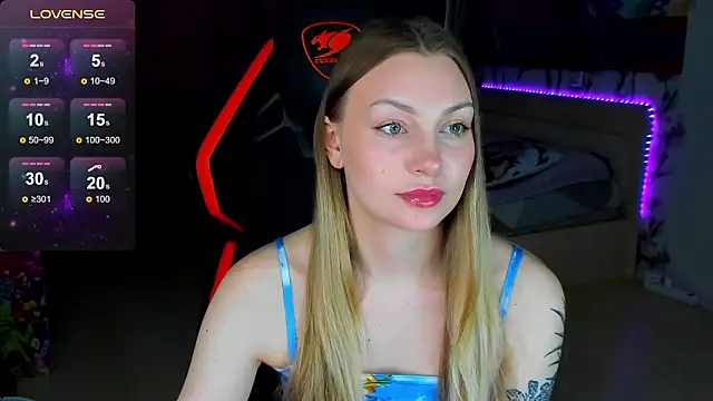 Snapshot of BiMolly chatting on 02.25.26 BiMolly online show from 02.25.26