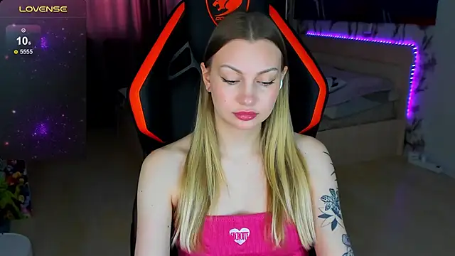 Snapshot of BiMolly chatting on 02.26.26 BiMolly online show from 02.26.26