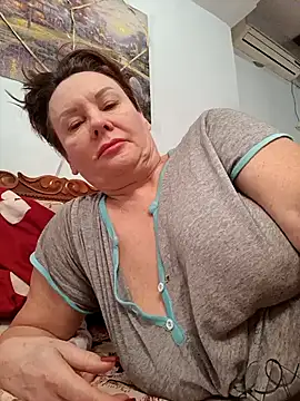  lady red  online show from 02.04.25