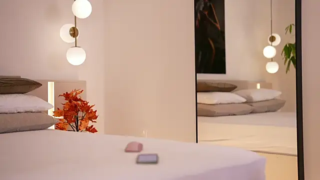 DoviaClaire online show from 11.17.25