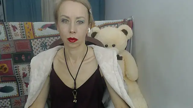 Snapshot of LuxuryNika chatting on 12.22.24 LuxuryNika online show from 12.22.24