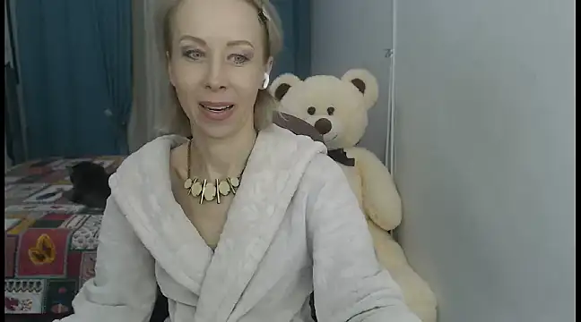 Snapshot of LuxuryNika chatting on 12.23.24 LuxuryNika online show from 12.23.24