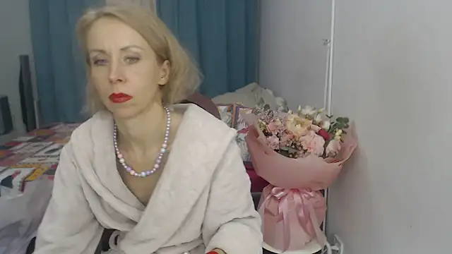 Snapshot of LuxuryNika chatting on 01.26.25 LuxuryNika online show from 01.26.25