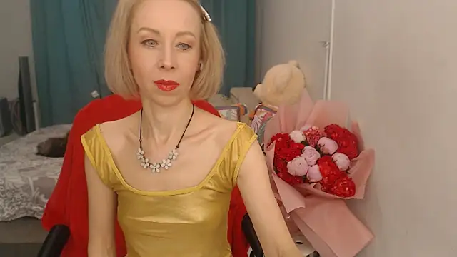 Snapshot of LuxuryNika chatting on 02.03.25 LuxuryNika online show from 02.03.25