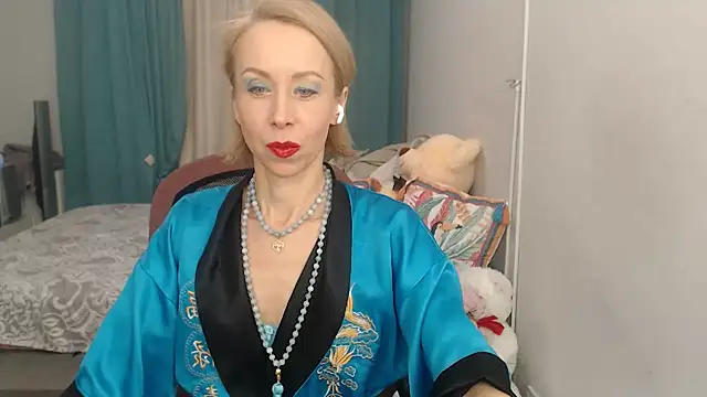 Snapshot of LuxuryNika chatting on 02.08.25 LuxuryNika online show from 02.08.25