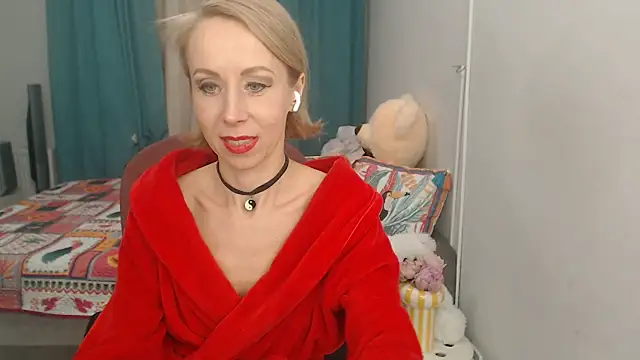 Snapshot of LuxuryNika chatting on 02.09.25 LuxuryNika online show from 02.09.25