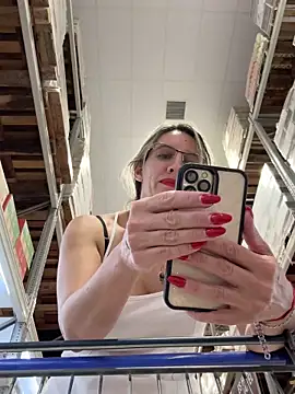 Gatitacarlita online show from 12.28.24