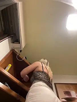 Gatitacarlita online show from 03.11.25