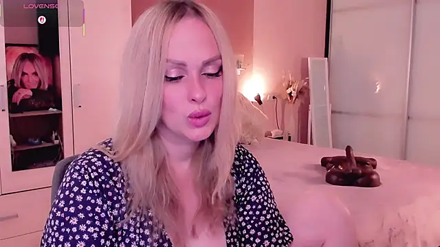 Libby Nora online show from 09.22.25