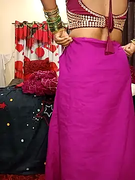 Snapshot of INDIANDESIMATURE chatting on 02.15.25 INDIANDESIMATURE online show from 02.15.25