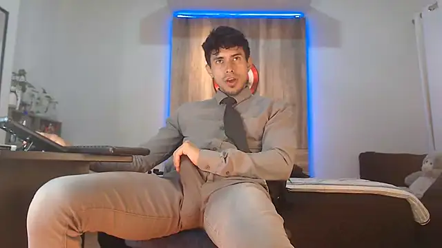 Snapshot of Andrew_4_ chatting on 10.30.25 Andrew 4 online show from 10.30.25