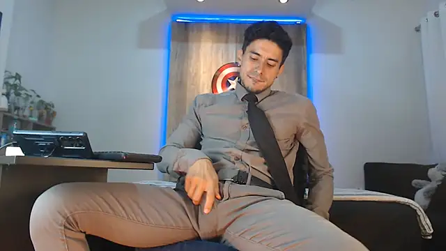 Snapshot of Andrew_4_ chatting on 11.13.25 Andrew 4 online show from 11.13.25