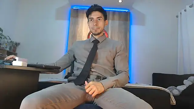 Snapshot of Andrew_4_ chatting on 11.17.25 Andrew 4 online show from 11.17.25