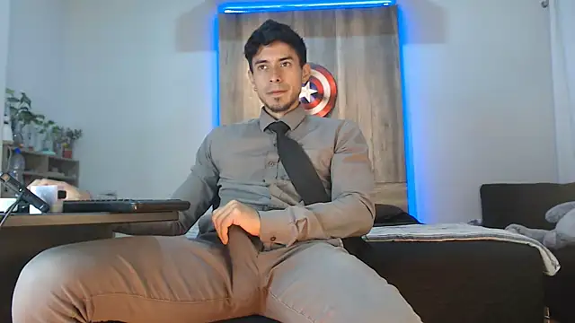 Snapshot of Andrew_4_ chatting on 11.18.25 Andrew 4 online show from 11.18.25