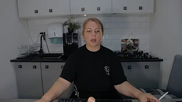 erikaerika online show from 09.19.25