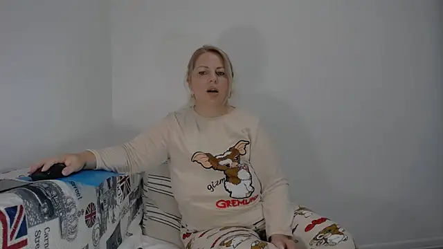 erikaerika online show from 09.28.25