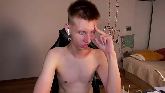 Snapshot of vladdymeow chatting on 12.22.24 vladdymeow online show from 12.22.24