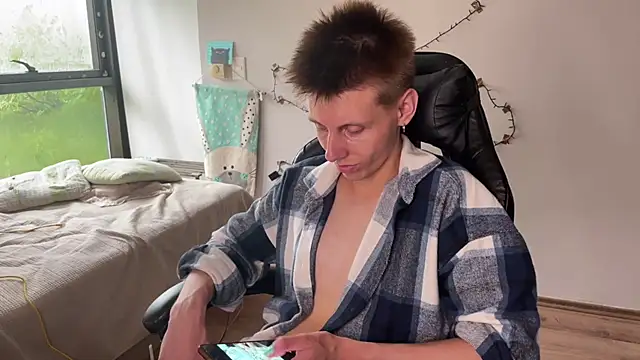 Snapshot of vladdymeow chatting on 02.05.25 vladdymeow online show from 02.05.25