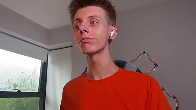 Snapshot of vladdymeow chatting on 02.05.25 vladdymeow online show from 02.05.25