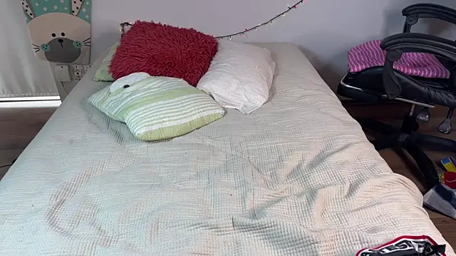 Snapshot of vladdymeow chatting on 02.14.25 vladdymeow online show from 02.14.25