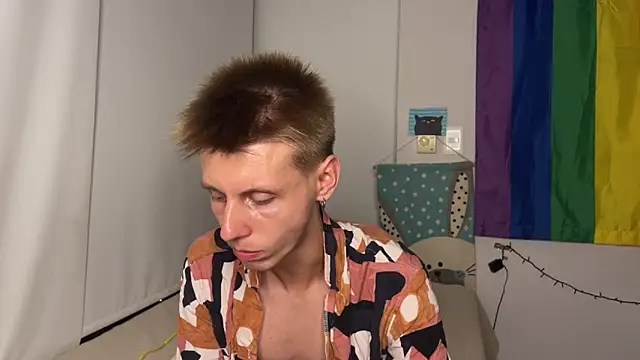 Snapshot of vladdymeow chatting on 03.18.25 vladdymeow online show from 03.18.25