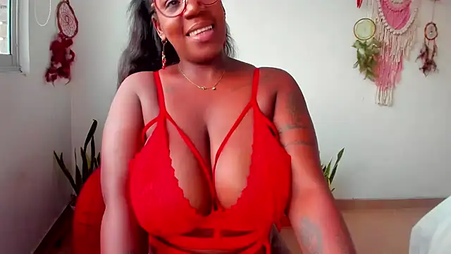 Snapshot of Adrilovechocolate chatting on 12.06.24 Adrilovechocolate online show from 12.06.24