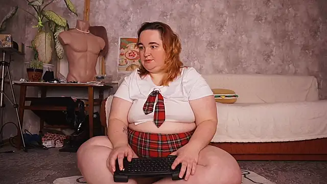 Snapshot of Evelively chatting on 03.21.25 Evelively online show from 03.21.25