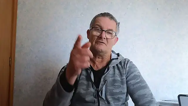 Snapshot of bigballnz chatting on 02.28.25 bigballnz online show from 02.28.25