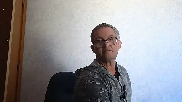 Snapshot of bigballnz chatting on 02.28.25 bigballnz online show from 02.28.25