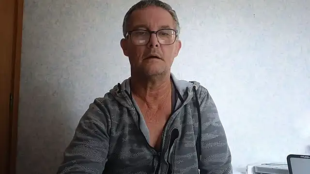 Snapshot of bigballnz chatting on 03.03.25 bigballnz online show from 03.03.25