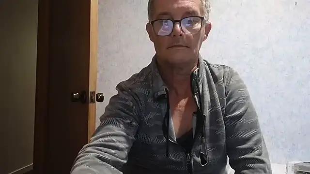 Snapshot of bigballnz chatting on 03.04.25 bigballnz online show from 03.04.25