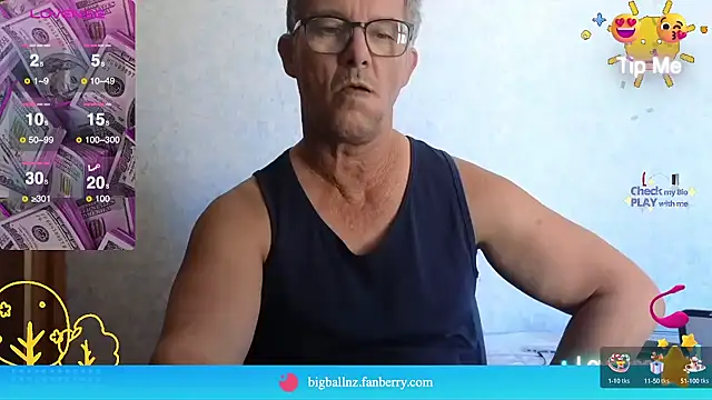 Snapshot of bigballnz chatting on 03.06.25 bigballnz online show from 03.06.25