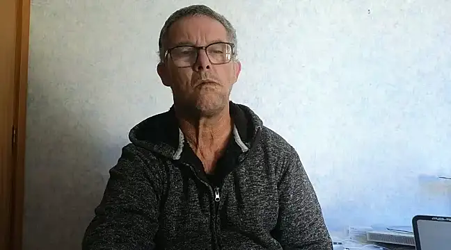 Snapshot of bigballnz chatting on 03.09.25 bigballnz online show from 03.09.25