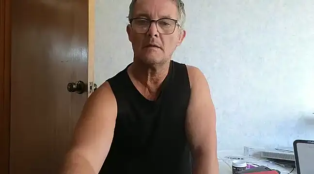 Snapshot of bigballnz chatting on 03.10.25 bigballnz online show from 03.10.25