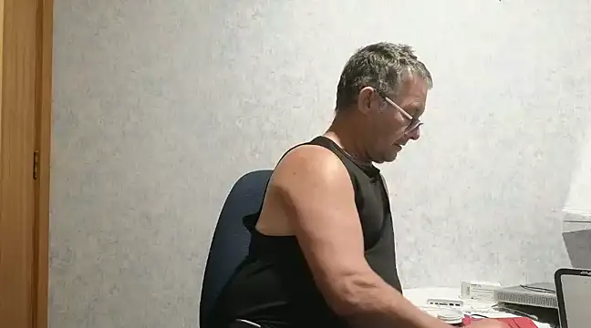 Snapshot of bigballnz chatting on 03.10.25 bigballnz online show from 03.10.25