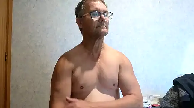 Snapshot of bigballnz chatting on 03.10.25 bigballnz online show from 03.10.25