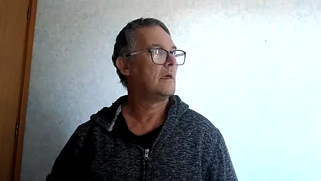 Snapshot of bigballnz chatting on 03.12.25 bigballnz online show from 03.12.25